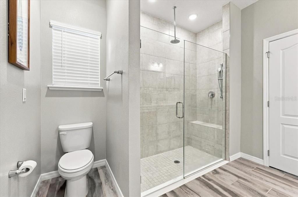 For Sale: $400,000 (4 beds, 2 baths, 2062 Square Feet)