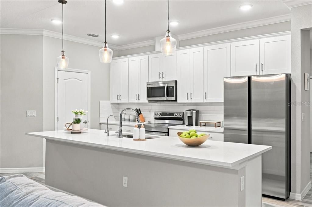 For Sale: $400,000 (4 beds, 2 baths, 2062 Square Feet)