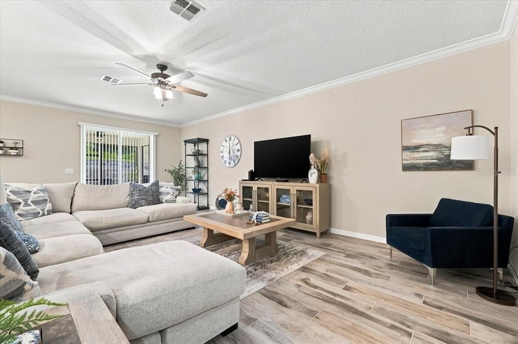 For Sale: $400,000 (4 beds, 2 baths, 2062 Square Feet)