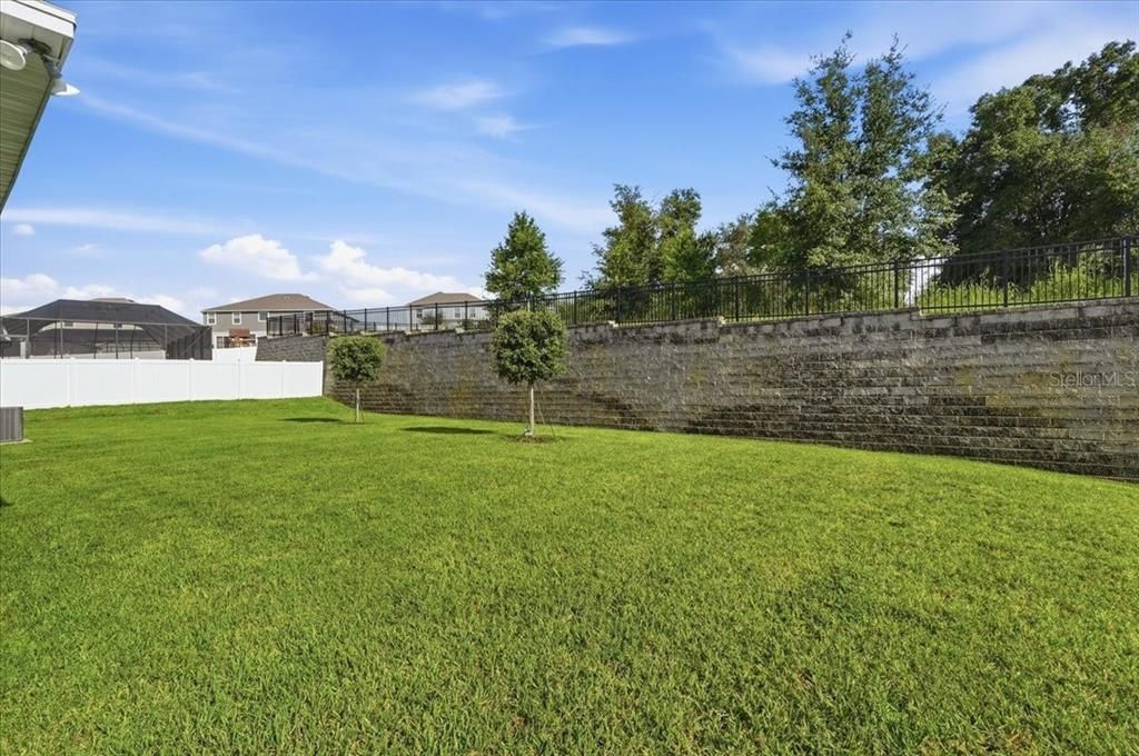 For Sale: $400,000 (4 beds, 2 baths, 2062 Square Feet)