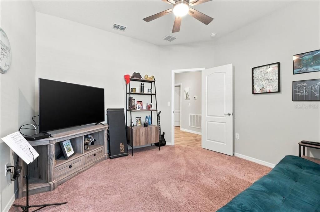 For Sale: $400,000 (4 beds, 2 baths, 2062 Square Feet)