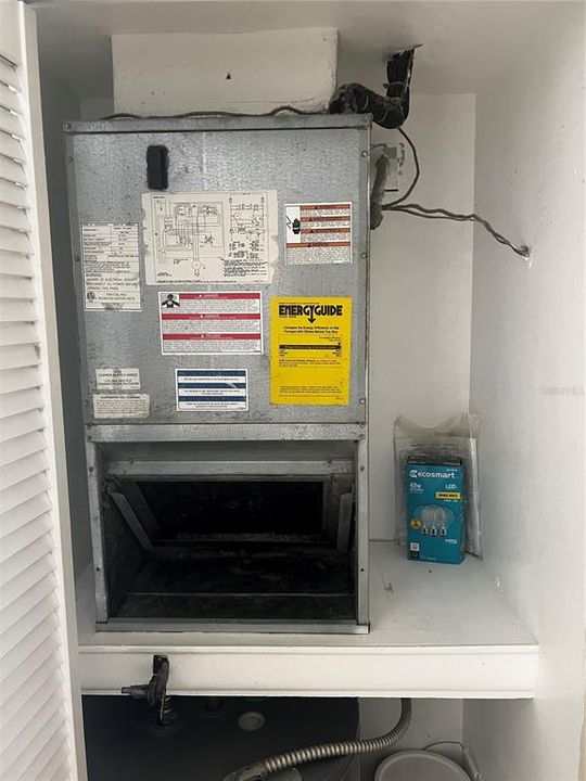 For Rent: $1,400 (2 beds, 2 baths, 897 Square Feet)