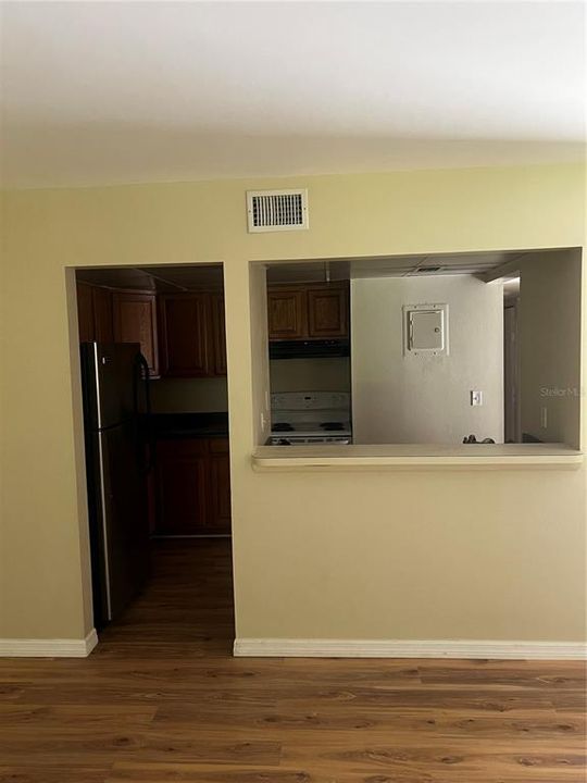 For Rent: $1,400 (2 beds, 2 baths, 897 Square Feet)