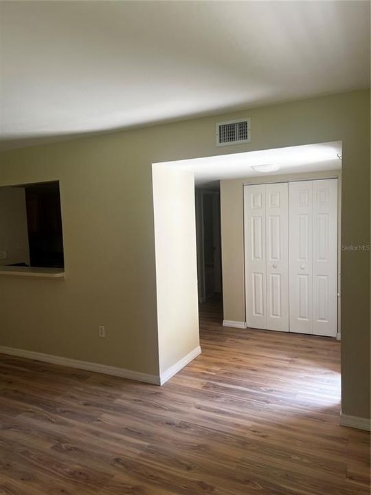 For Rent: $1,400 (2 beds, 2 baths, 897 Square Feet)
