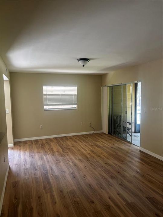For Rent: $1,400 (2 beds, 2 baths, 897 Square Feet)