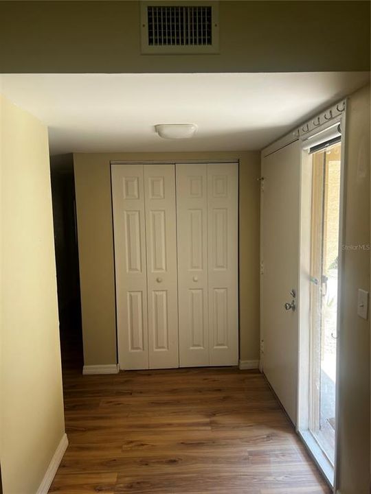 For Rent: $1,400 (2 beds, 2 baths, 897 Square Feet)