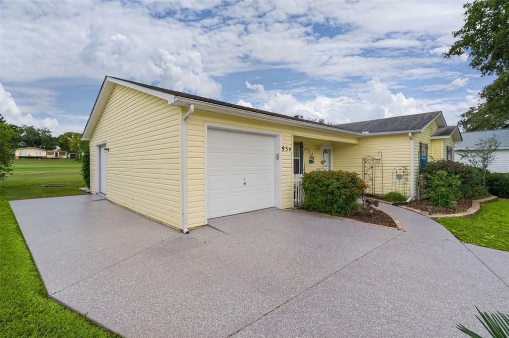 For Sale: $319,900 (3 beds, 2 baths, 1495 Square Feet)