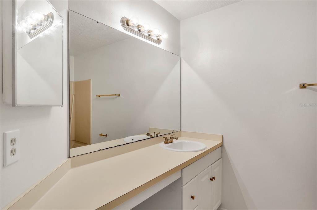 For Rent: $1,575 (2 beds, 2 baths, 975 Square Feet)