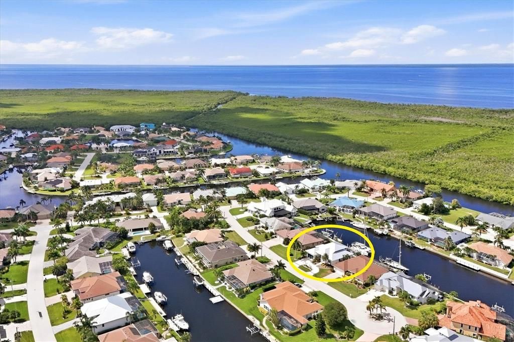 En Venta: $899,000 (3 camas, 2 baños, 2615 Pies cuadrados)