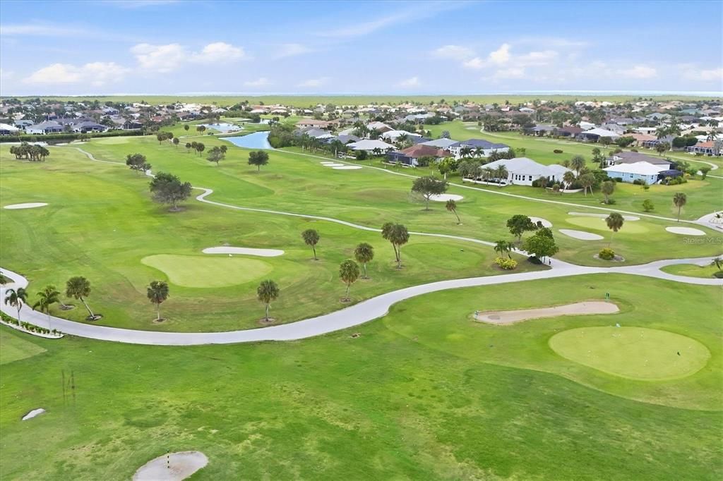 En Venta: $899,000 (3 camas, 2 baños, 2615 Pies cuadrados)