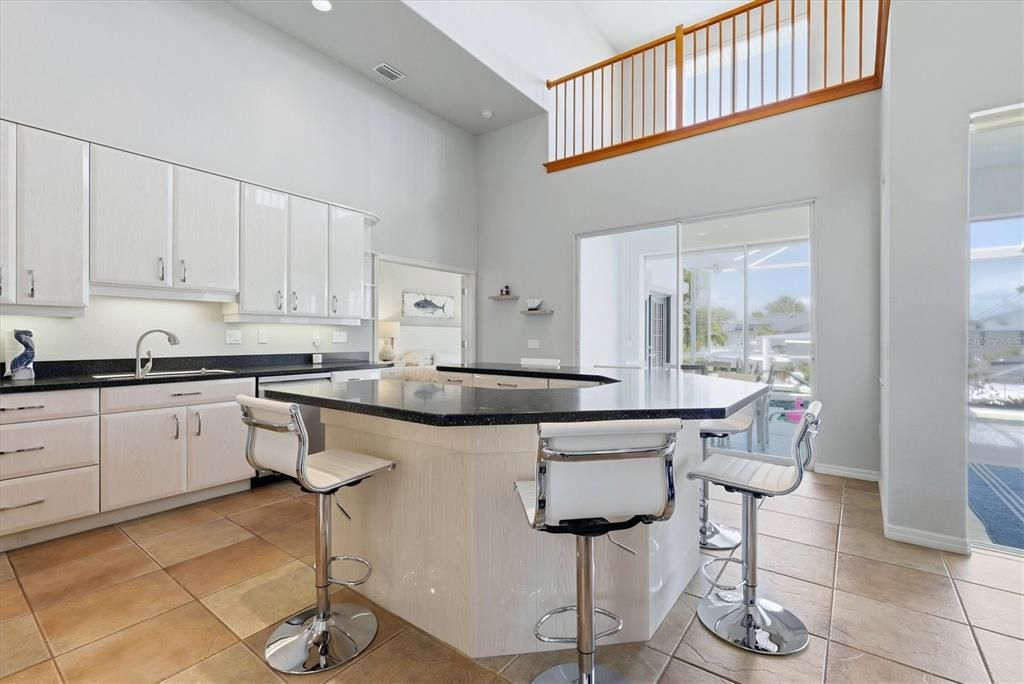 En Venta: $899,000 (3 camas, 2 baños, 2615 Pies cuadrados)