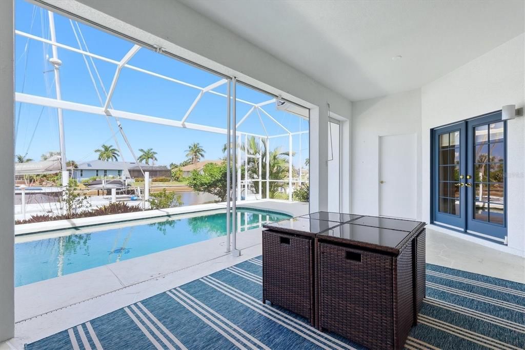 En Venta: $899,000 (3 camas, 2 baños, 2615 Pies cuadrados)