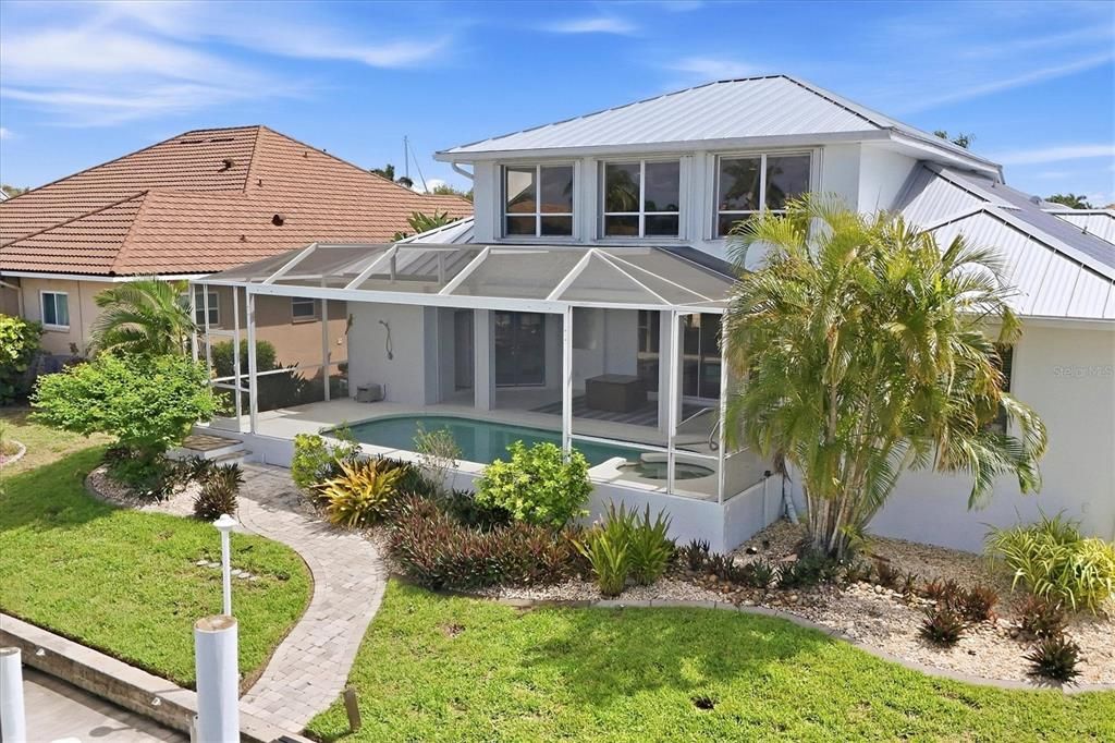 En Venta: $899,000 (3 camas, 2 baños, 2615 Pies cuadrados)