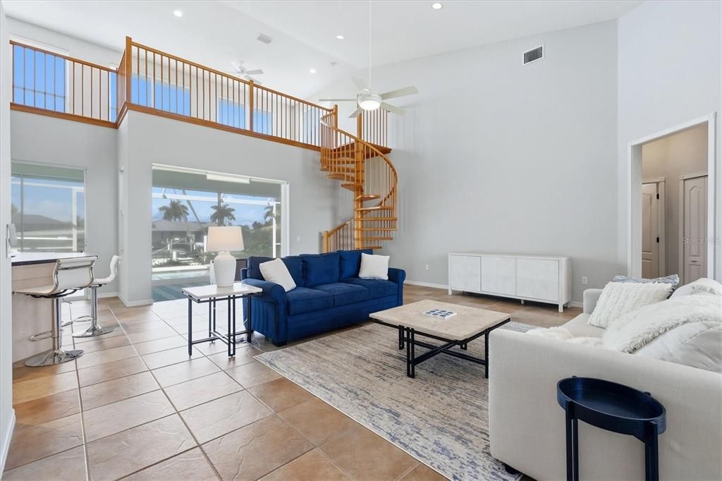 En Venta: $899,000 (3 camas, 2 baños, 2615 Pies cuadrados)
