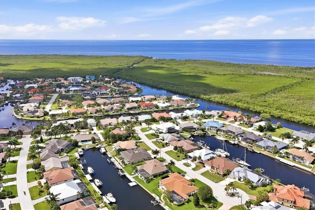En Venta: $899,000 (3 camas, 2 baños, 2615 Pies cuadrados)