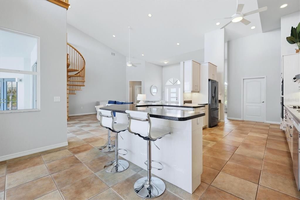 En Venta: $899,000 (3 camas, 2 baños, 2615 Pies cuadrados)
