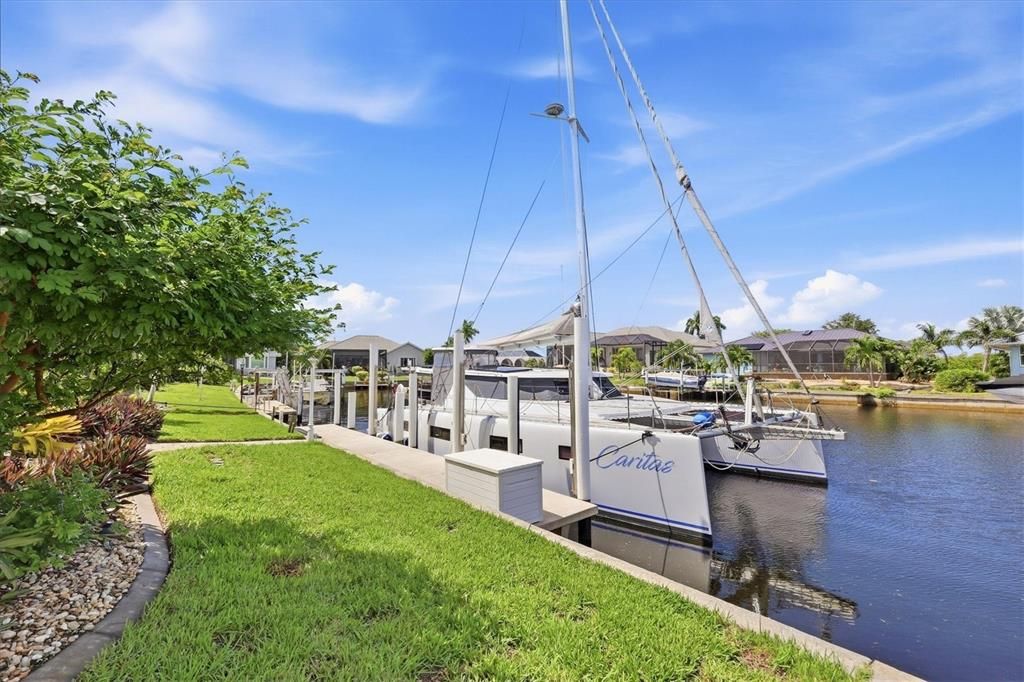 En Venta: $899,000 (3 camas, 2 baños, 2615 Pies cuadrados)