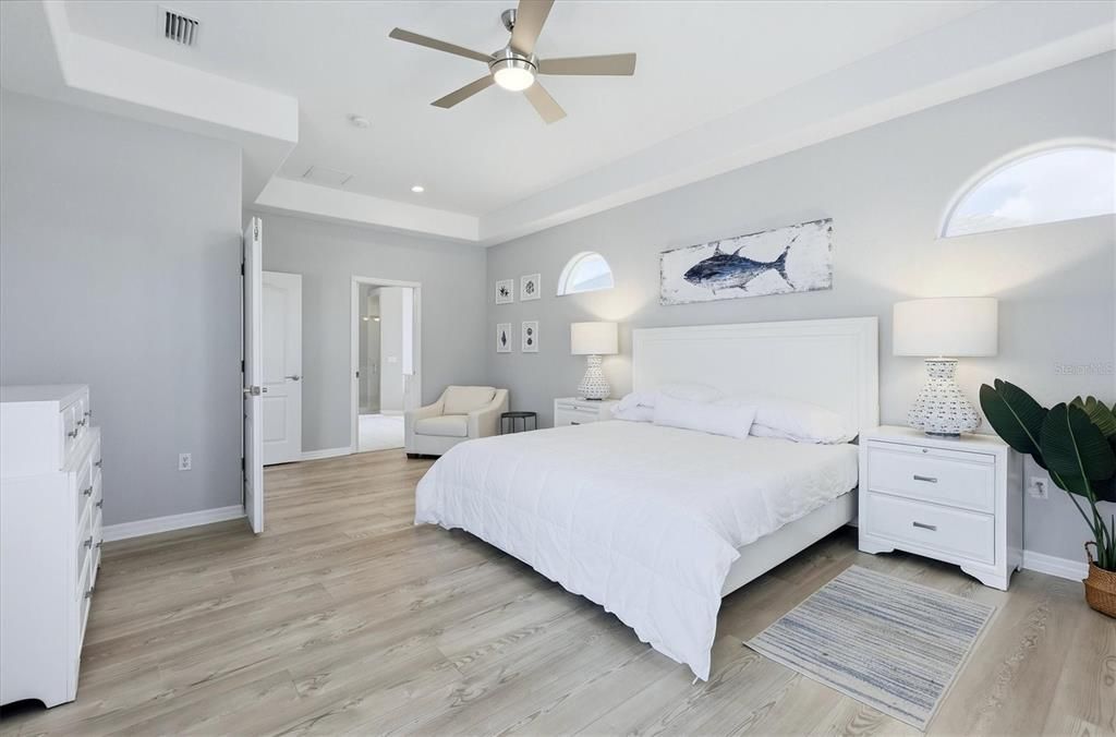 En Venta: $899,000 (3 camas, 2 baños, 2615 Pies cuadrados)