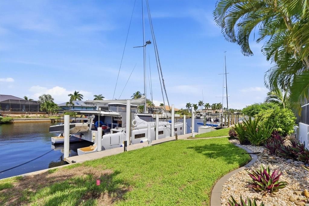 En Venta: $899,000 (3 camas, 2 baños, 2615 Pies cuadrados)