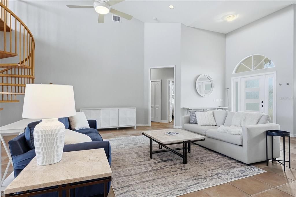 En Venta: $899,000 (3 camas, 2 baños, 2615 Pies cuadrados)