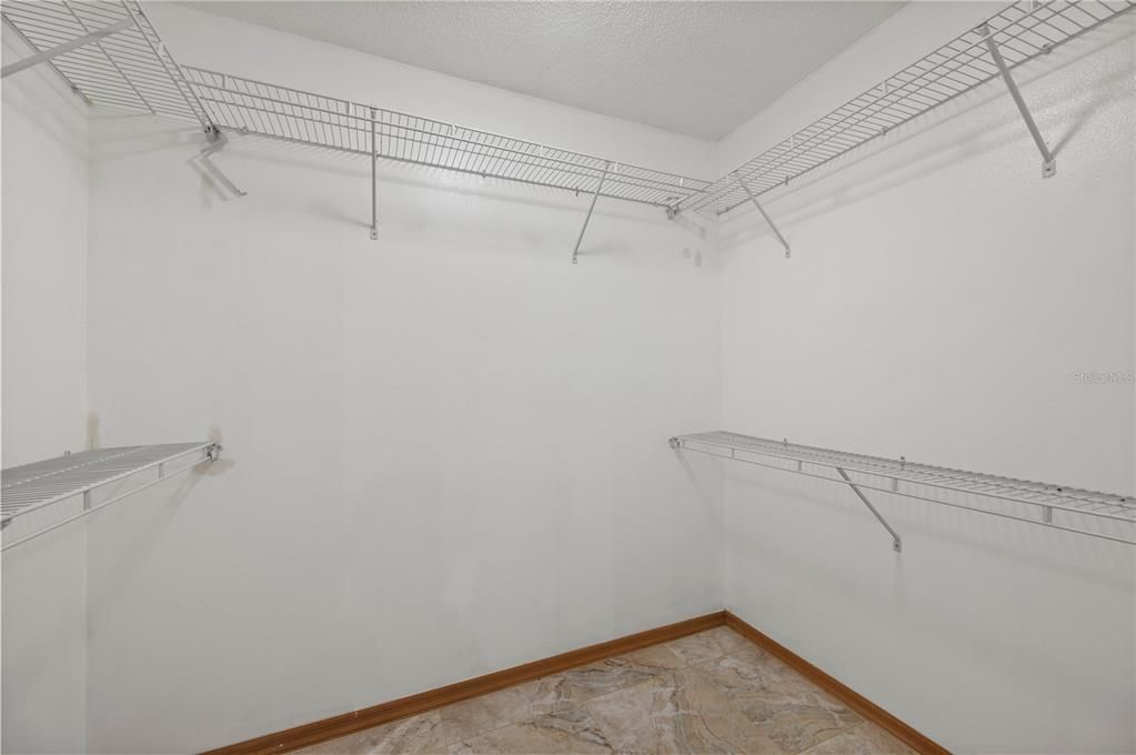 For Sale: $325,000 (2 beds, 2 baths, 1607 Square Feet)