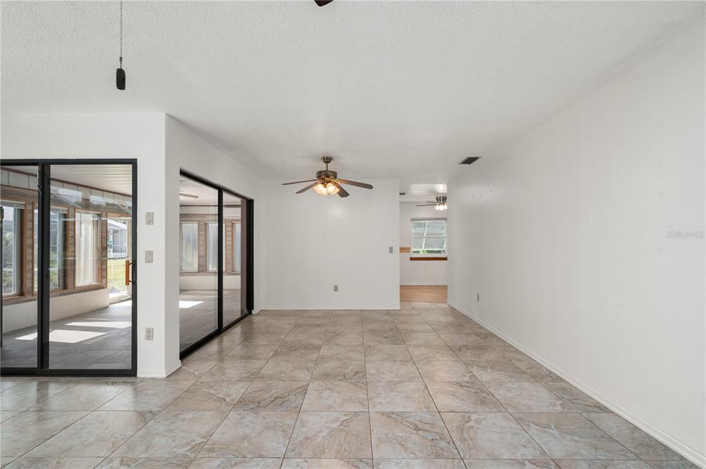 For Sale: $325,000 (2 beds, 2 baths, 1607 Square Feet)