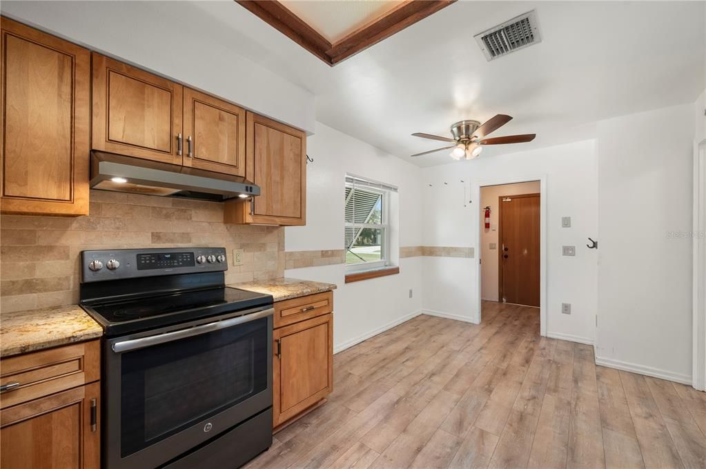 For Sale: $325,000 (2 beds, 2 baths, 1607 Square Feet)