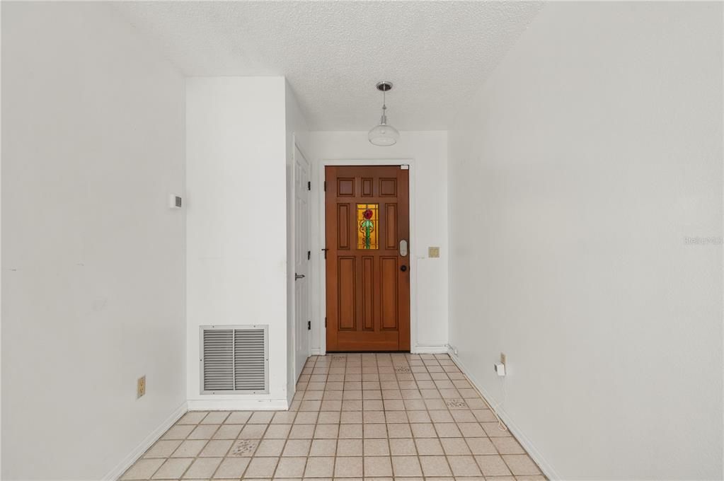For Sale: $325,000 (2 beds, 2 baths, 1607 Square Feet)