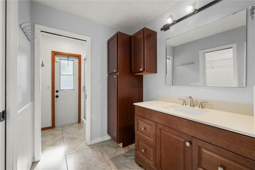 For Sale: $325,000 (2 beds, 2 baths, 1607 Square Feet)