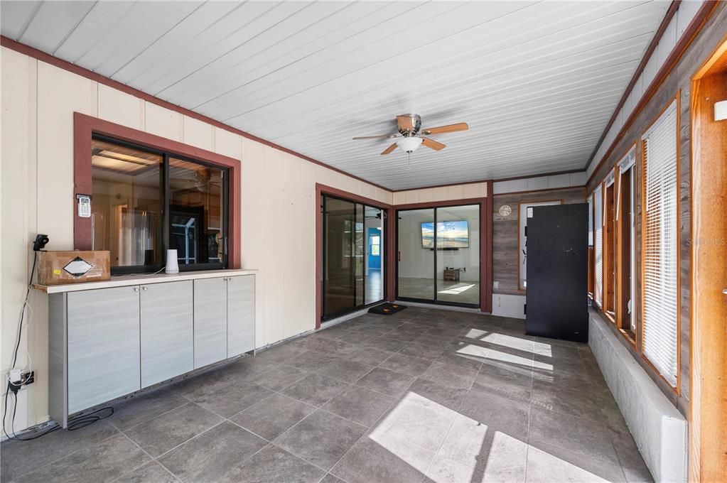 For Sale: $325,000 (2 beds, 2 baths, 1607 Square Feet)