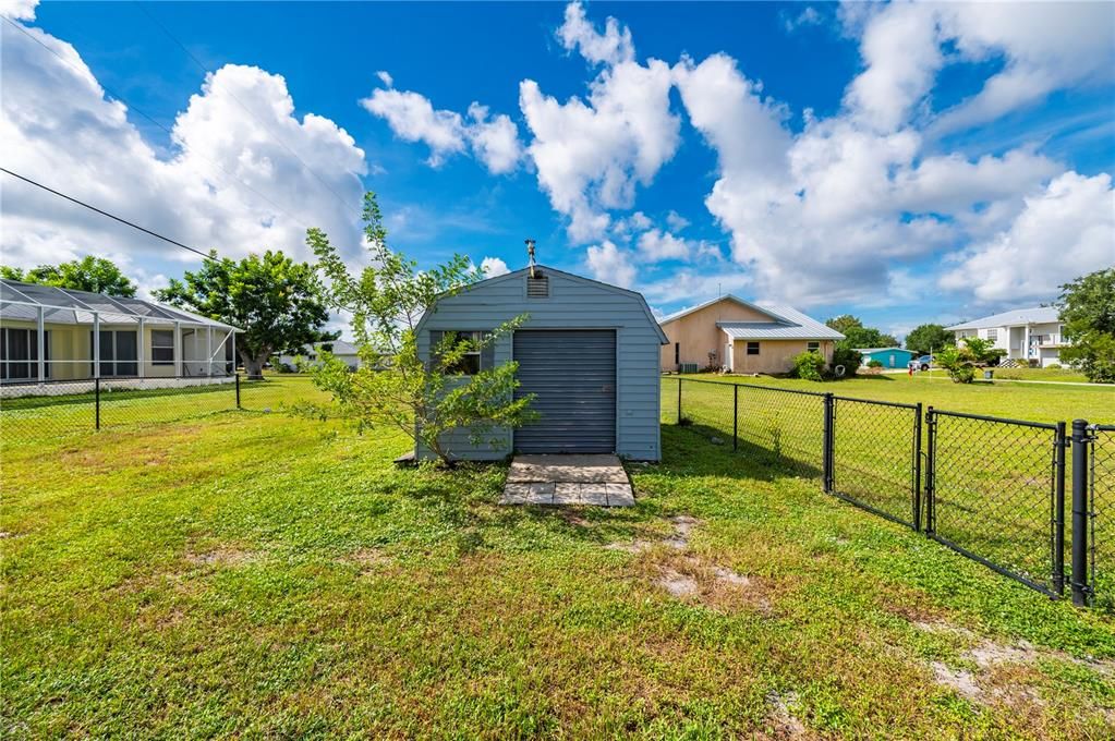 For Sale: $325,000 (2 beds, 2 baths, 1607 Square Feet)