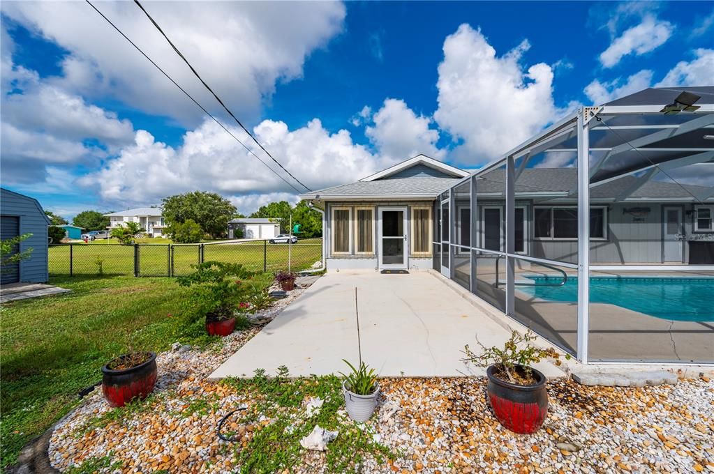 For Sale: $325,000 (2 beds, 2 baths, 1607 Square Feet)