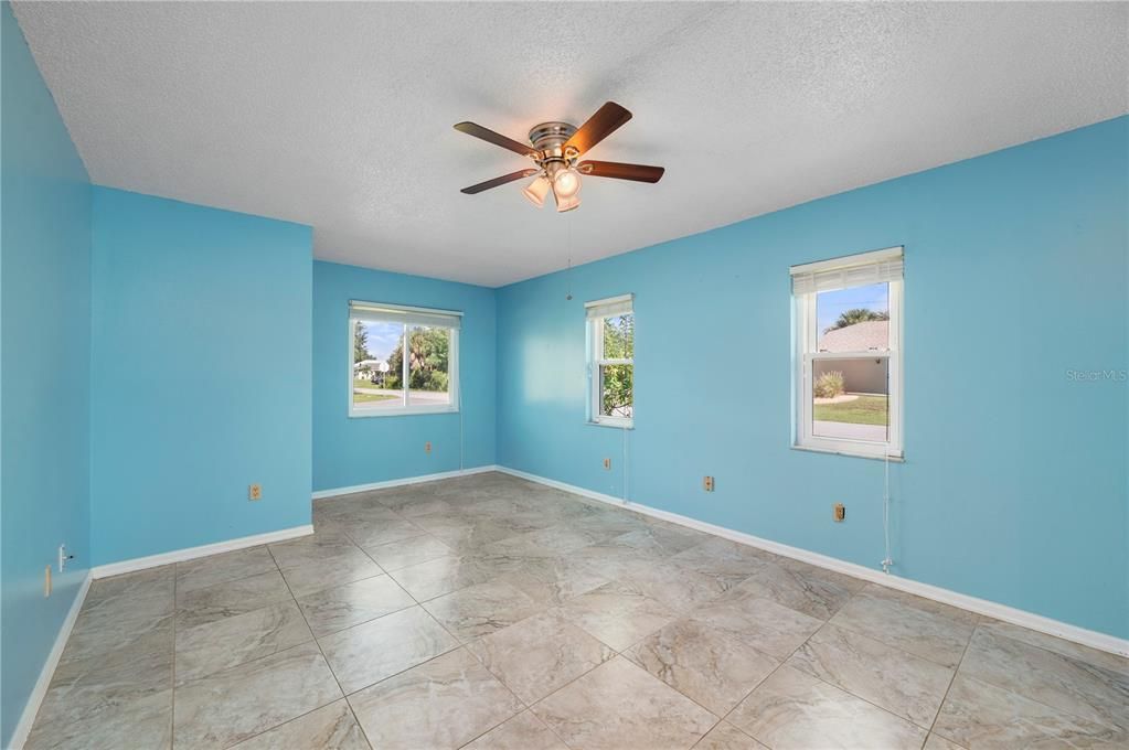 For Sale: $325,000 (2 beds, 2 baths, 1607 Square Feet)