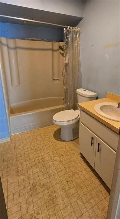 For Sale: $229,900 (3 beds, 2 baths, 1300 Square Feet)