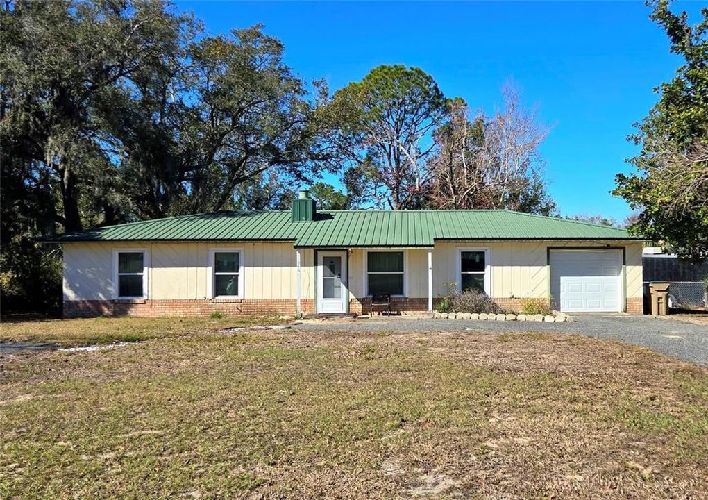 For Sale: $229,900 (3 beds, 2 baths, 1300 Square Feet)