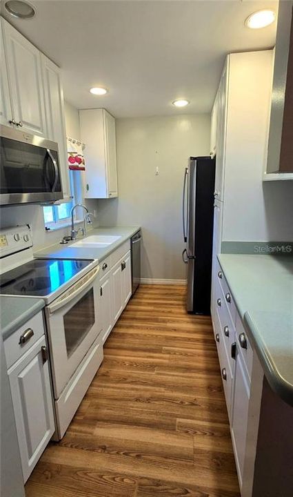 For Sale: $229,900 (3 beds, 2 baths, 1300 Square Feet)