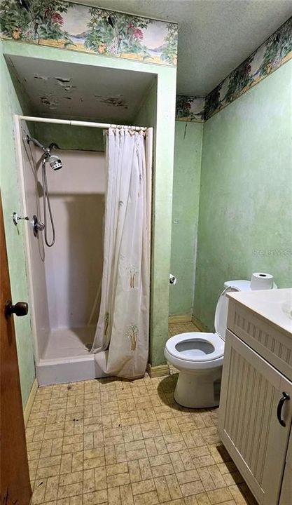 For Sale: $229,900 (3 beds, 2 baths, 1300 Square Feet)