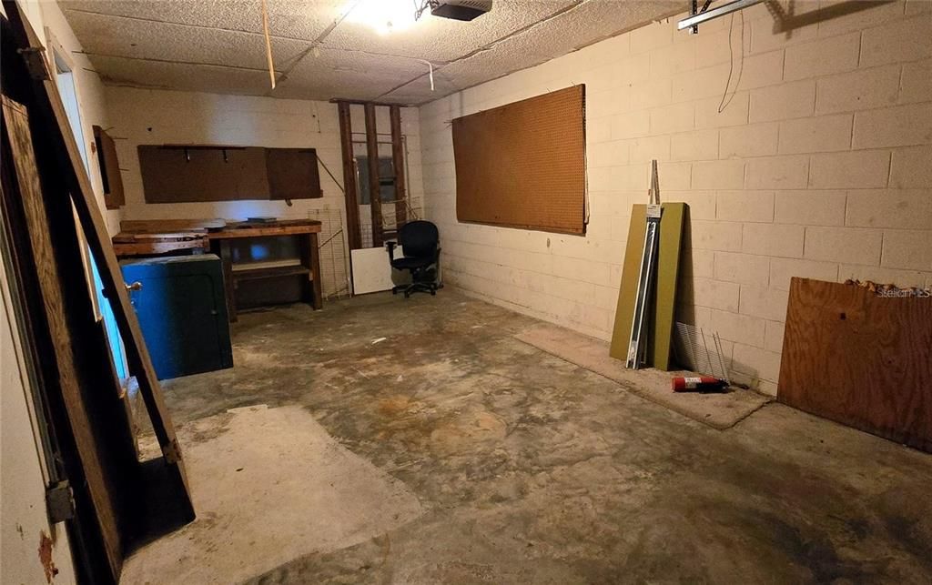 For Sale: $229,900 (3 beds, 2 baths, 1300 Square Feet)