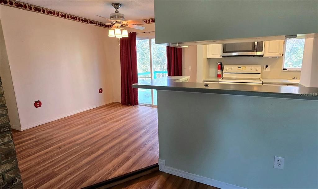 For Sale: $229,900 (3 beds, 2 baths, 1300 Square Feet)