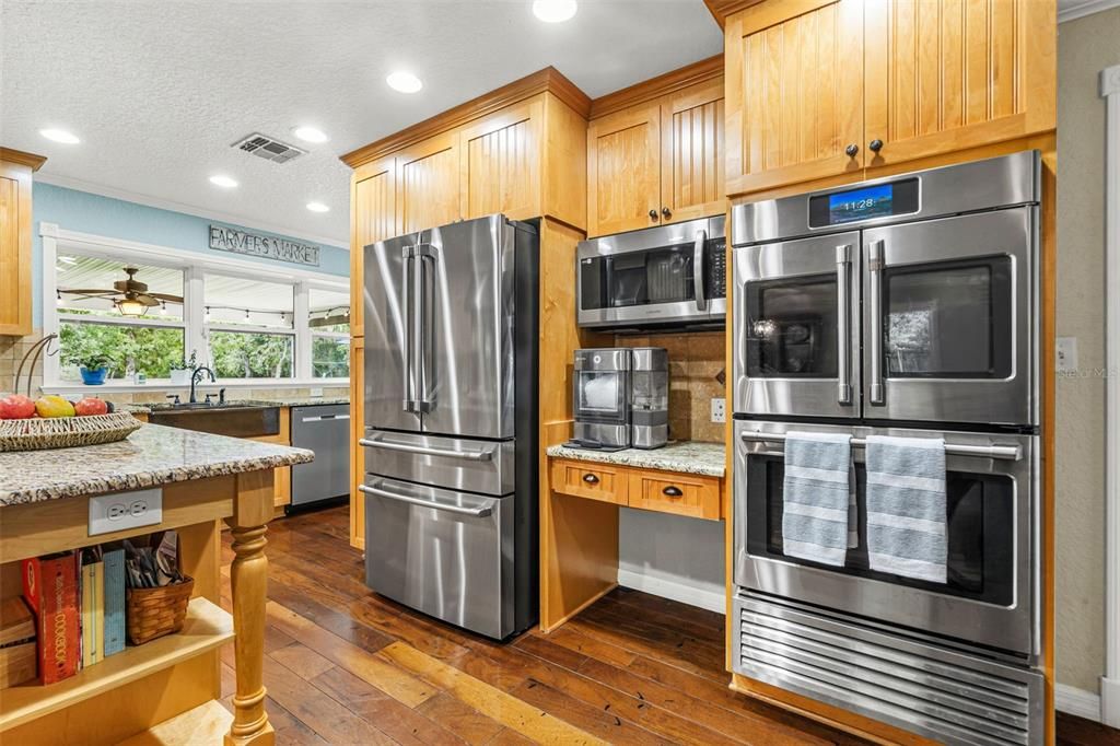 На продажу: $799,900 (4 спален, 2 ванн, 3096 Квадратных фут)