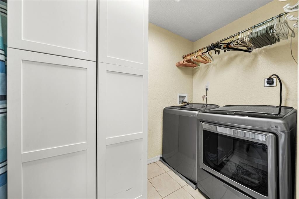 На продажу: $799,900 (4 спален, 2 ванн, 3096 Квадратных фут)