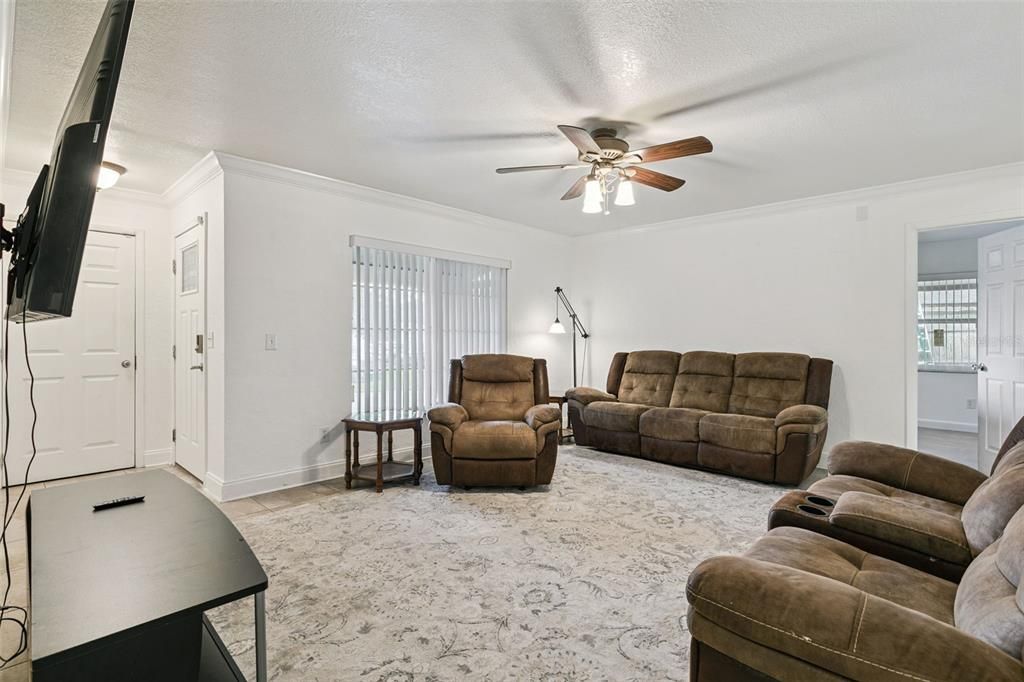 For Sale: $330,000 (3 beds, 2 baths, 1154 Square Feet)