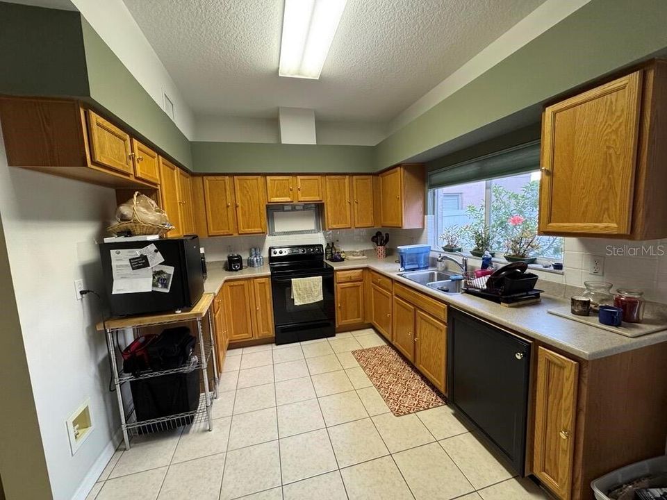 En Venta: $567,500 (3 camas, 2 baños, 2423 Pies cuadrados)