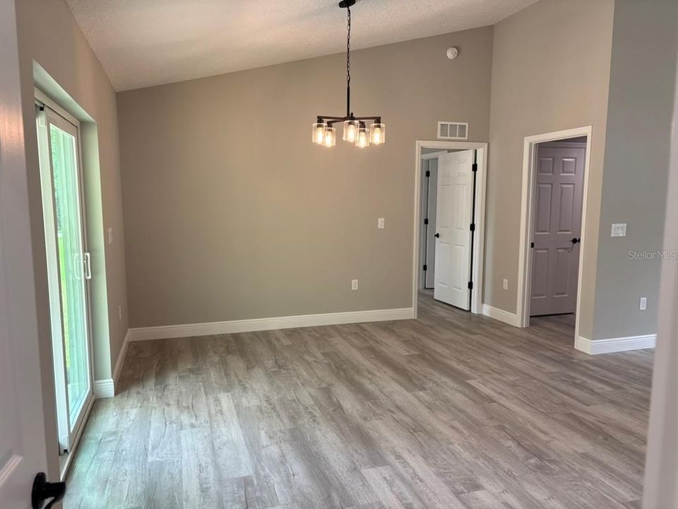 For Sale: $239,900 (3 beds, 2 baths, 1405 Square Feet)