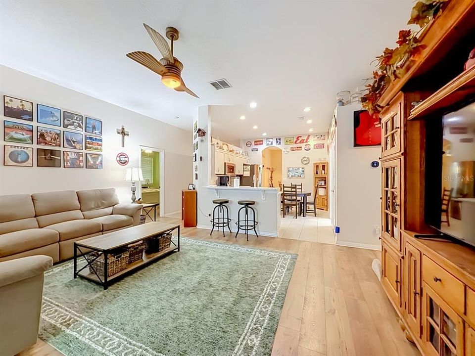 For Sale: $469,900 (4 beds, 2 baths, 2025 Square Feet)