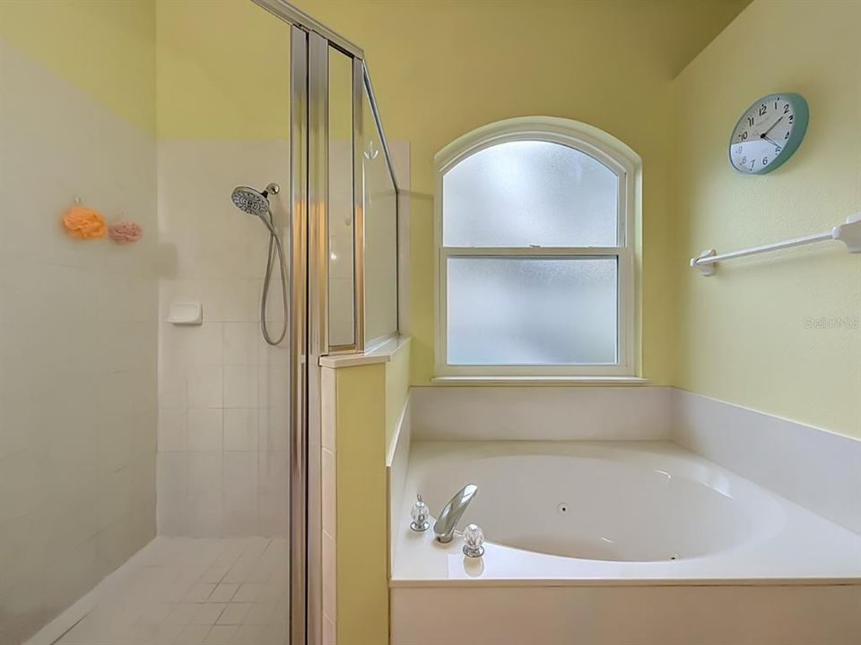 For Sale: $469,900 (4 beds, 2 baths, 2025 Square Feet)