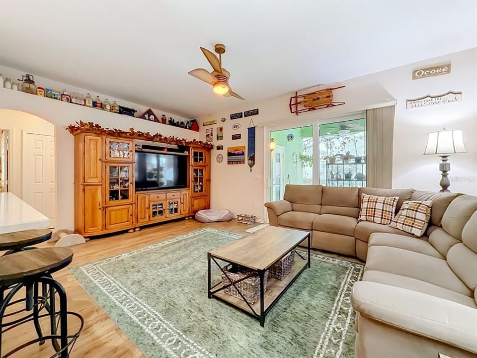 For Sale: $469,900 (4 beds, 2 baths, 2025 Square Feet)