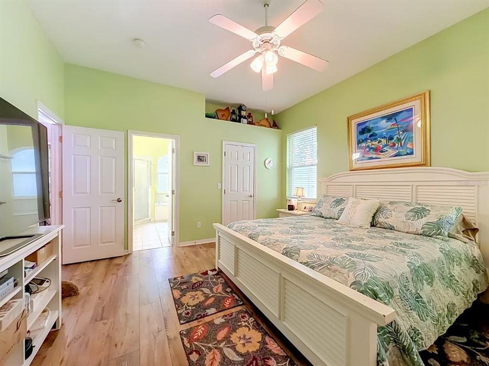 For Sale: $469,900 (4 beds, 2 baths, 2025 Square Feet)