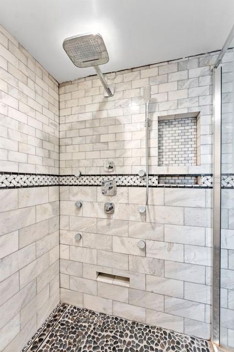 For Sale: $425,000 (4 beds, 3 baths, 1958 Square Feet)