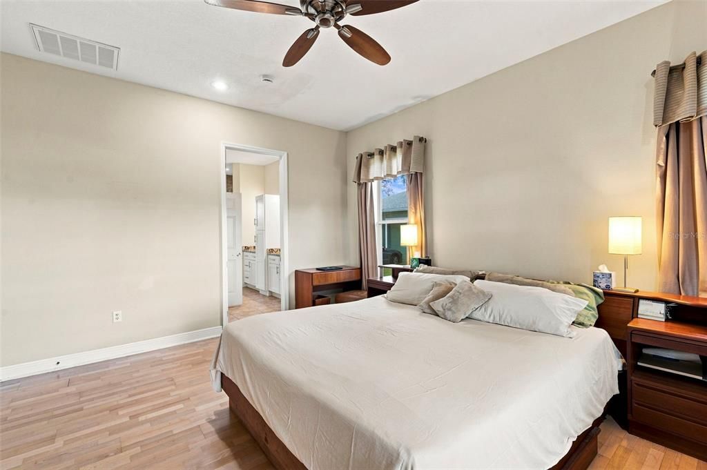 Active With Contract: $835,000 (6 beds, 5 baths, 4367 Square Feet)